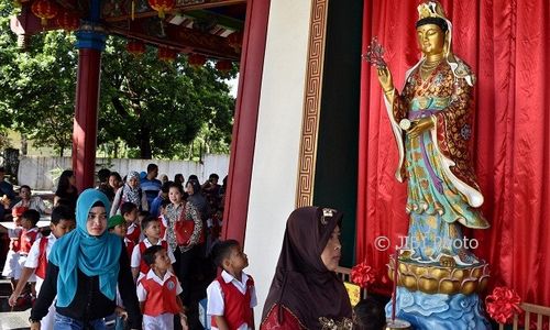 Foto WISATA SEMARANG : Serunya Berwisata ke Pagoda Watugong