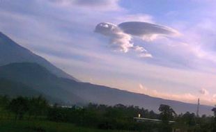 FENOMENA ALAM : Awan Unik Terlihat di Ambarawa, Netizen Heboh