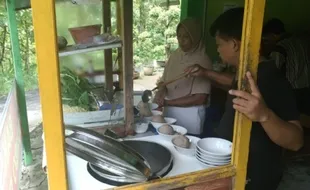 KULINER WONOGIRI : Terkenal lewat Medsos, Begini Awal Ide Bakso Beranak Singodutan