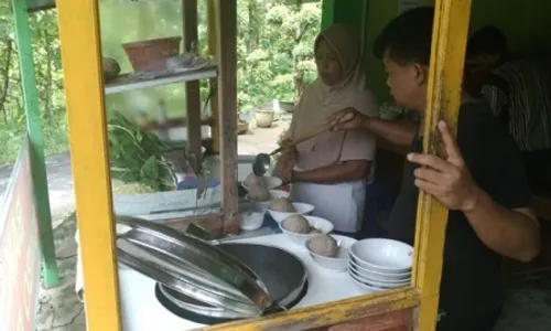 KULINER WONOGIRI : Terkenal lewat Medsos, Begini Awal Ide Bakso Beranak Singodutan