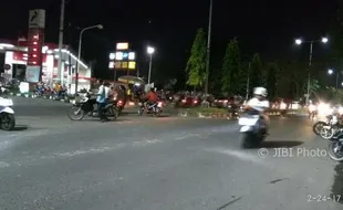 BALAP LIAR SEMARANG : Jl. Soekarno Hatta untuk Trek-Trekan, Netizen Geram