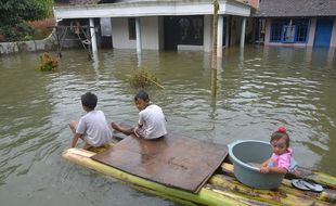 BENCANA KUDUS : Banjir Belum Surut, Disdik Antar Jemput Pelajar