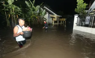 BERITA FOTO : Dapat Kiriman Air dari Boyolali, Kartasura Sukoharjo Banjir