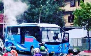 TRANSPORTASI SEMARANG : Bus Baru BRT Rusak, Netizen Heran