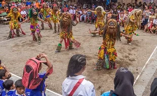 Foto Sedekah Bumi Digelar Warga Banyubiru