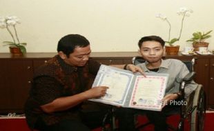 PENYANDANG CACAT : Wali Kota Bantu Warga Difabel Tebus Ijazah