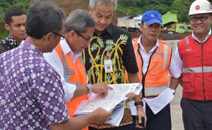 FOTO JALAN TOL SEMARANG - SOLO : Beginilah Aksi Gubernur Jateng di Jalan Tol Bawen-Salatiga