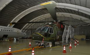 Penyidik KPK & POM TNI Cek Fisik Helikopter Agusta-Westland