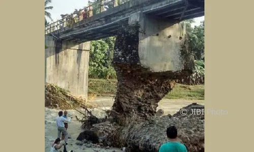 INFRASTRUKTUR GROBOGAN : Duh, Ternyata Begini Kondisi Jembatan Kedungjati!