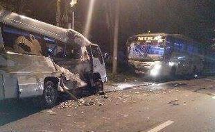 KECELAKAAN NGAWI : Bus Mira Tabrak Minibus, Seorang Tewas dan 8 Orang Terluka