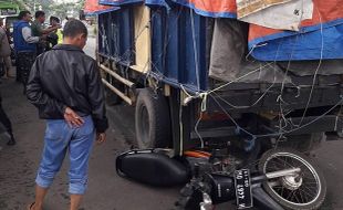 KECELAKAAN SEMARANG : Truk Sambar Motor di Ngaliyan, Netizen Salahkan Pabrik