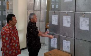 PILKADA JOGJA : Distribusi Logistik Dikawal Polisi