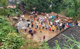 BENCANA WONOGIRI : Rumah Hancur Terkena Longsor, 5 Penghuni Selamat