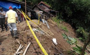 BENCANA KULONPROGO : Tebing Pegunungan Menoreh Longsor Diguyur Hujan