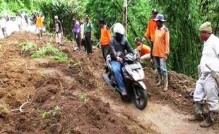 BENCANA BOYOLALI : Antisipasi Longsor, 1 Alat Berat Disiagakan di Jalur SSB