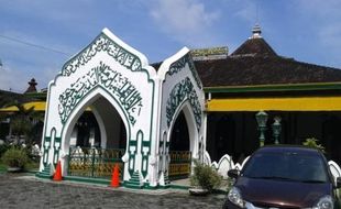 CAGAR BUDAYA SOLO : Rawan Ambruk, Kondisi Atap Masjid Al Wustho Mengkhawatirkan