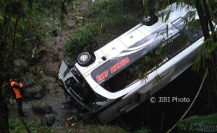 KECELAKAAN KARANGANYAR : Minibus Terjun ke Jurang, Piknik Tawangmangu Jadi Perpisahan Terakhir