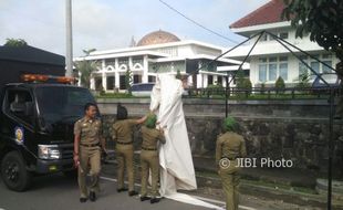 PENATAAN PKL BOYOLALI : 10 Tenda PKL di Kompleks Kantor Bupati Dibongkar Satpol PP