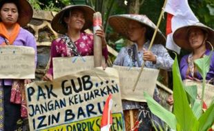 FOTO PABRIK SEMEN PATI : JMPPK Kawal Sidang Adendum Amdal