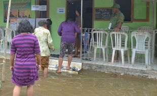 PILKADA 2017 : Pemungutan Suara di Cilacap Diganggu Banjir