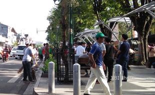 Tutup Selokan untuk Jalan Malioboro Sudah Datang, Langsung Dipasang