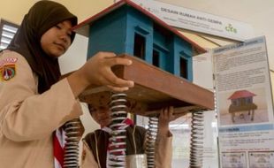 Foto Rumah Antigempa Dirancang Siswi SMA