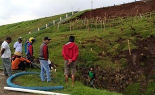 INFRASTRUKTUR KARANGANYAR : Tanggul Waduk Lalung Longsor, Warga Khawatir Tragedi Situ Gintung Terulang