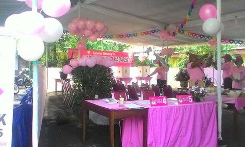 PILKADA JOGJA : Unik, Ada TPS Bernuansa Valentine, Petugas Pun Berseragam Warna Pink!