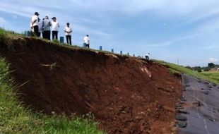 PENGHUJAN 2017 : Curah Hujan Bakal Lebih Tinggi, Pemprov Jateng Giat Kuatkan Tanggul