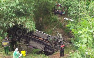 KECELAKAAN KARANGANYAR : Sopir Minibus Terjun ke Jurang di Gondosuli Jadi Tersangka