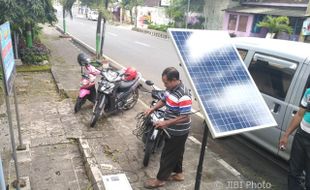 KISAH INSPIRATIF : Warga Wonogiri Bikin Panel Surya Berdaya 1.000 Watt Per Lembar