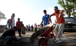 INFRASTRUKTUR SRAGEN : Aksi Serentak Tutup Jeglongan Sewu Tuai Kritikan