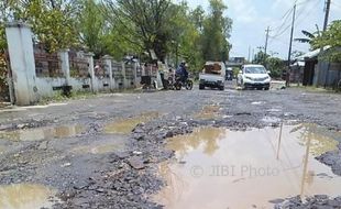 INFRASTUKTUR BOYOLALI : Sejumlah Jalan Menuju Bandara Adi Soemarmo Rusak Parah