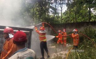 KEBAKARAN WONOGIRI : Bakar Sampah, Tumpukan Ban Bekas di Bengkel Ikut Terbakar