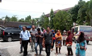 PASAR TRADISIONAL SRAGEN : Pedagang Pasar Masaran Laporkan 2 Pejabat Dinas Perdagangan ke Polisi