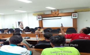 POLEMIK TAKSI ONLINE : Rifki Lebih Pilih Opsi Melegalkan Taksi Online Daripada Pelarangan