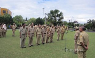 Terlambat Apel, Ratusan PNS di Klaten Dihukum Menyanyi