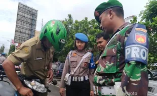 RAZIA WONOGIRI : Pakai Motor Tak Berspion, Polisi dan TNI Dapat Peringatan