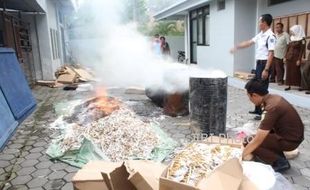 PENGAWASAN CUKAI KLATEN : Ratusan Ribu Batang Rokok Ilegal Hasil Sitaan Dimusnahkan