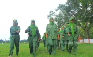 Unik, Linmas di Ponorogo Ini Anggotanya Ibu-Ibu sampai Nenek-Nenek