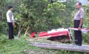 KECELAKAAN PONOROGO : Truk Pertamina Bermuatan 16.000 Liter Solar Terjun ke Jurang di Perbatasan Ponorogo-Trenggalek