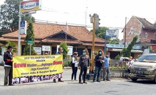 Pemuda Sragen Bagikan 1.000 Masker Bagi Pengguna Jl HOS Cokroaminoto