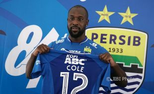 LIGA 1 : Didepak Persib, Carlton Cole Sindir Manajer Maung Bandung