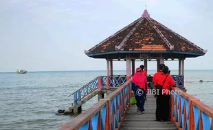 FOTO WISATA REMBANG : Begini Pesona Dampo Awang Beach