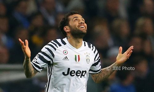 Dani Alves, Sang Pengoleksi 32 Trofi