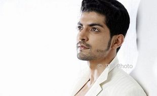 BOLLYWOOD : Baik Hati, Pemeran Maan “Gurmeet Choudhary” Adopsi 2 Anak