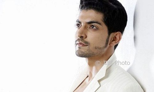 BOLLYWOOD : Baik Hati, Pemeran Maan “Gurmeet Choudhary” Adopsi 2 Anak