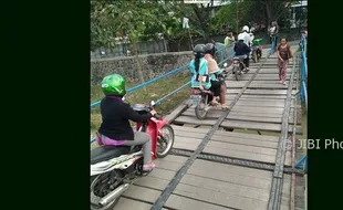 INFRASTRUKTUR SEMARANG : Jembatan Baru di Genuk Rusak, Netizen Heran