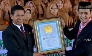 Foto Mastour Catat Prestasi Umrah Terbanyak