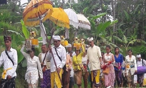 HARI NYEPI 2017 : Umat Hindu Magelang Melasti di Tuk Kalimas